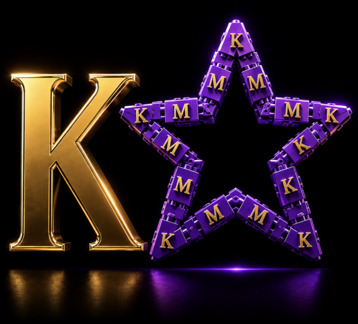 Identidad visual de KAY BLOKS: una K dorada junto a una estrella construida pieza por pieza con bloques morados que llevan letras K y M doradas.